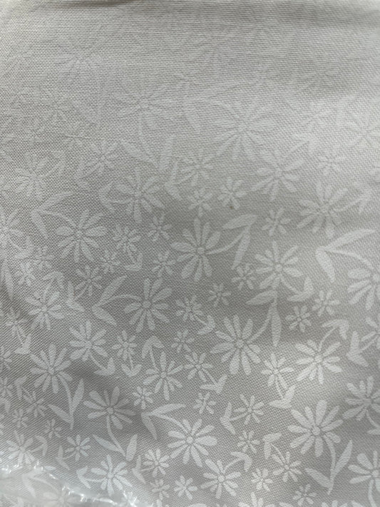 Oasis Fabrics 118” Simplicity 17 595 01 WHT/WHT Daisys